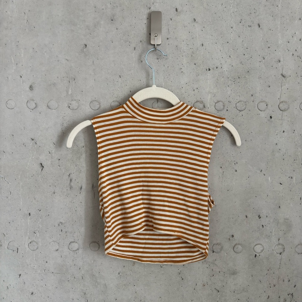 UO MOCK CROP